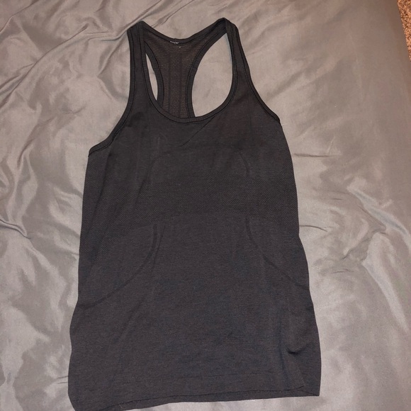 BLACK LULU LEMON ACTIVE TANK TOP. WORN ONCE - Picture 2 of 4
